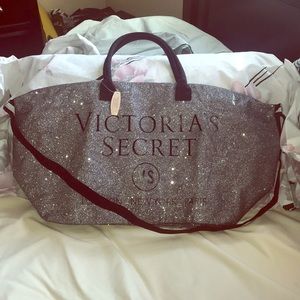 VICTORIA’S SECRET Gray Glitter Duffle Bag 🌙⭐️